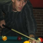YouGend spielt Billard